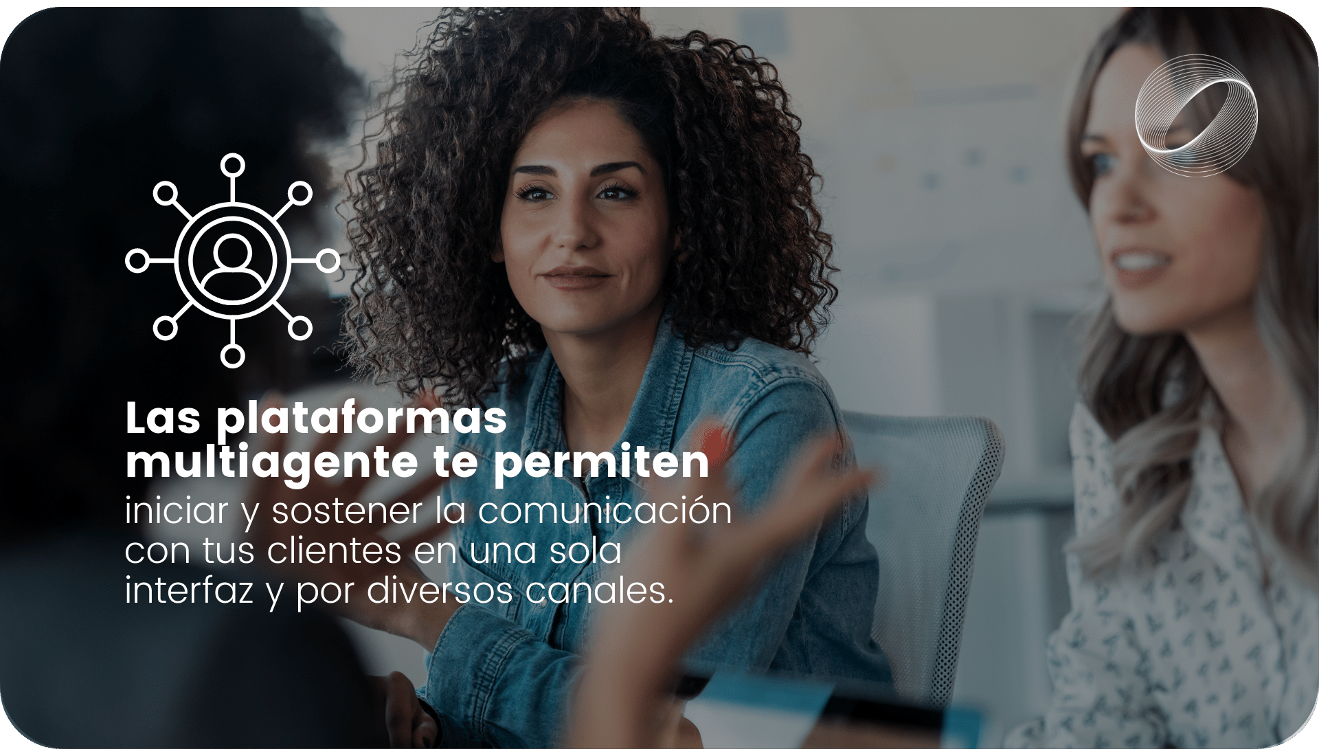 Las plataformas multiagente te permiten iniciar y sostener la comunicación con tus clientes en una sola interfaz y por diversos canales